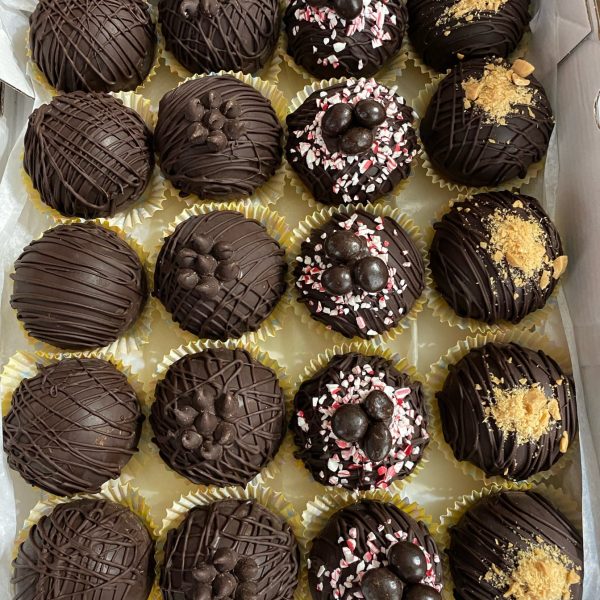 Set of 6 Fine Belgian Chocolate Cocoa Balls by Sweet Valley for Christmas