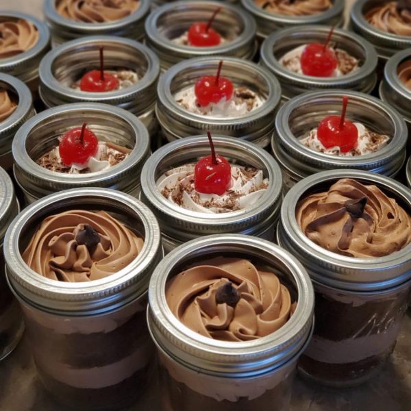 Set of 6 individually packed 4oz cake jars by Blissful Bites.