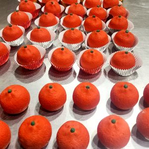 Set of 6 festive mousse mandarins with white chocolate filling