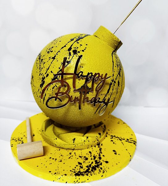 Showstopper cake with sparkler, customizable, chocolate pinata