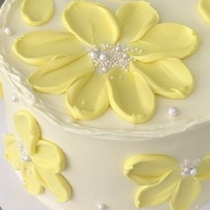 6 inch Yellow Petal Flower Cake